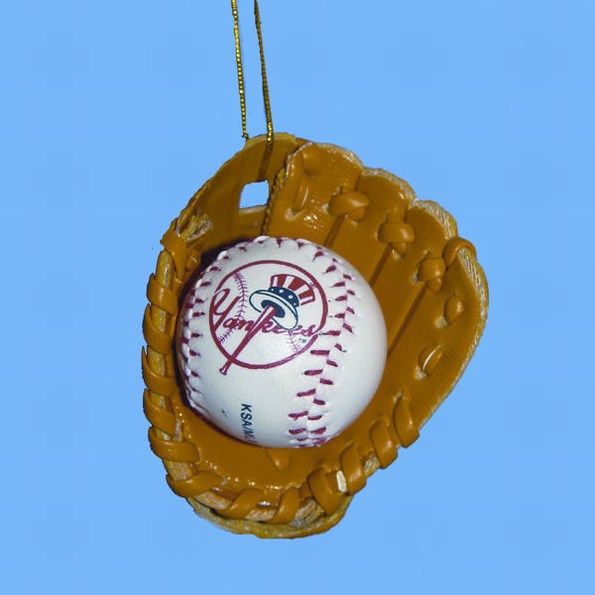 Item 104355 New York Yankees Baseball In Glove Ornament
