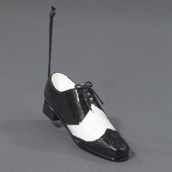 Item 104359 Black & White Golf Shoe Ornament