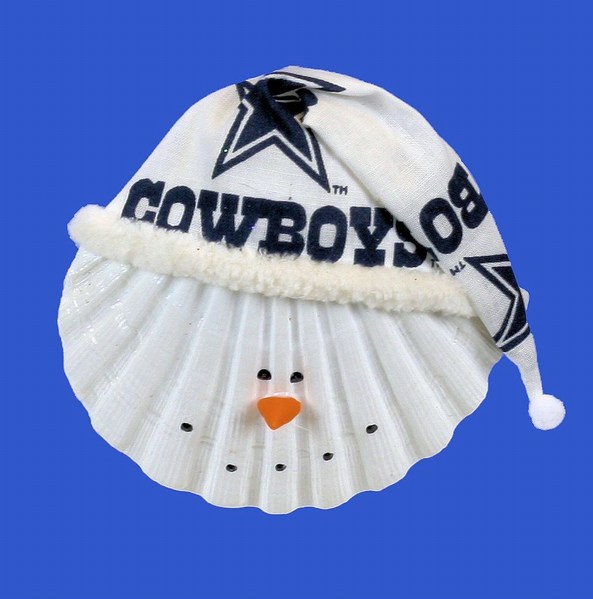 Item 151003 Dallas Cowboys Snowman Scallop Shell Ornament
