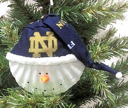 Item 151010 University of Notre Dame Fighting Irish Snowman Scallop Shell Ornament