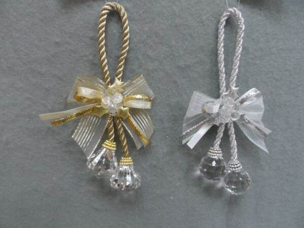 Item 303168 Gold/Silver Swag Ornament
