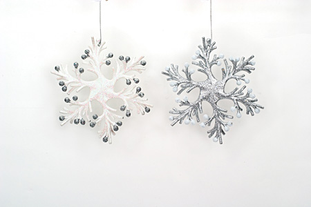 Item 495350 Plastic White/Silver Snowflake Ornament