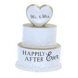Thumbnail Wedding Cake With Heart Ornament