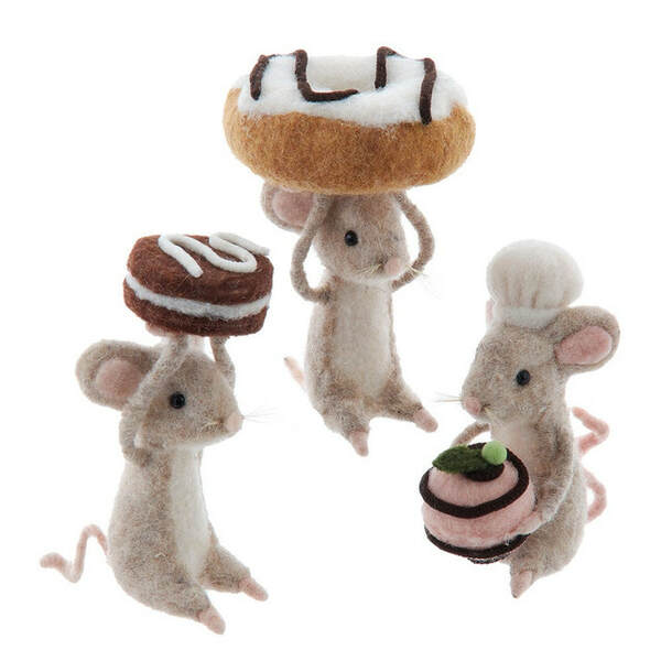 Item 100320 Brown Mouse Holding Sweet Ornament
