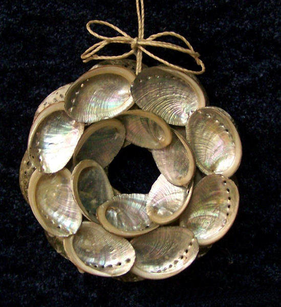 Item 115048 Abalone Wreath Ornament
