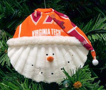 Item 151006 Virginia Tech Hokies Snowman Scallop Shell Ornament