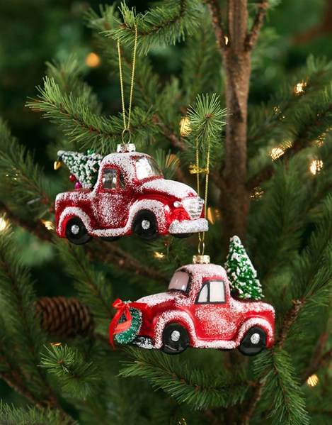 Item 245150 Pickup Truck With Tree Ornament