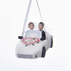 Item 106648 Wedding Couple In Car Ornament