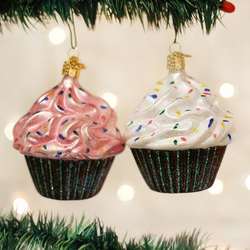 Item 425759 Chocolate Cupcake With White/Pink Frosting Ornament