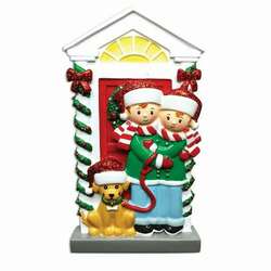 Item 459274 Couple With Dog/Door Ornament